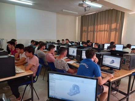 Halk Eğitim Merkezi ve Cihanbeyli Yurt Müdürlükleri ile yapılan Protokoller çerçevesinde; Meslek Yüksekokulumuz Laboratuvarında Öğrencilerimize Kurs ve Sınav faaliyetleri gerçekleştirilmiştir.